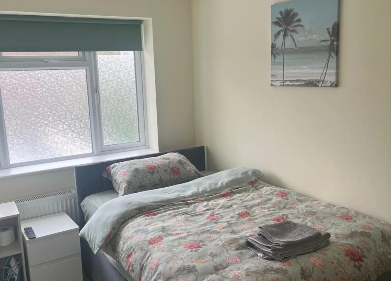 L-Houses Dagenham Homestay