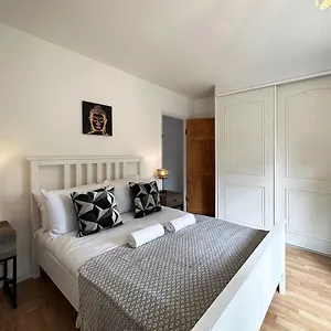 https://marias-house-in-east-london.cambridgehotelsuk.com